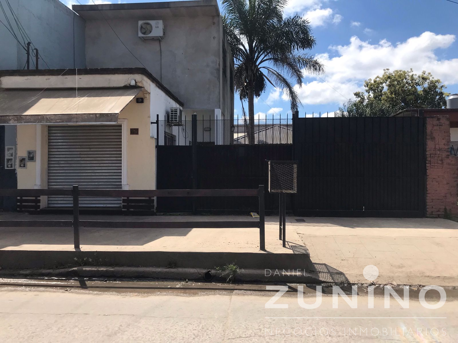 Casa con departamento y comercio en venta — foto 10