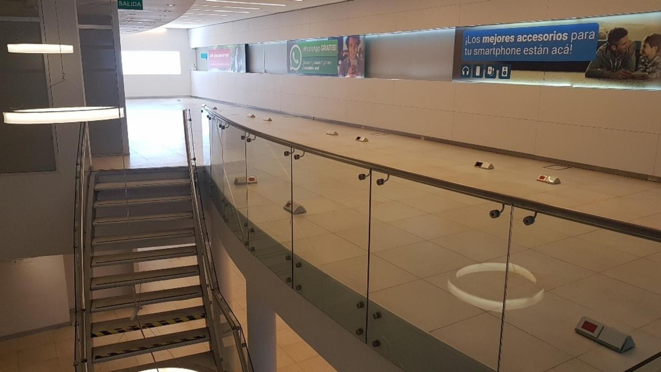 Excelente local comercial Sobre importante avenida. - 4