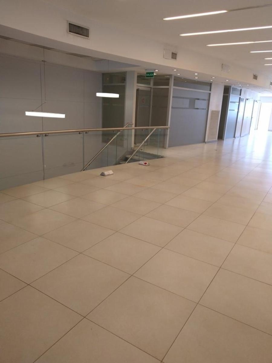 Excelente local comercial Sobre importante avenida. - 6