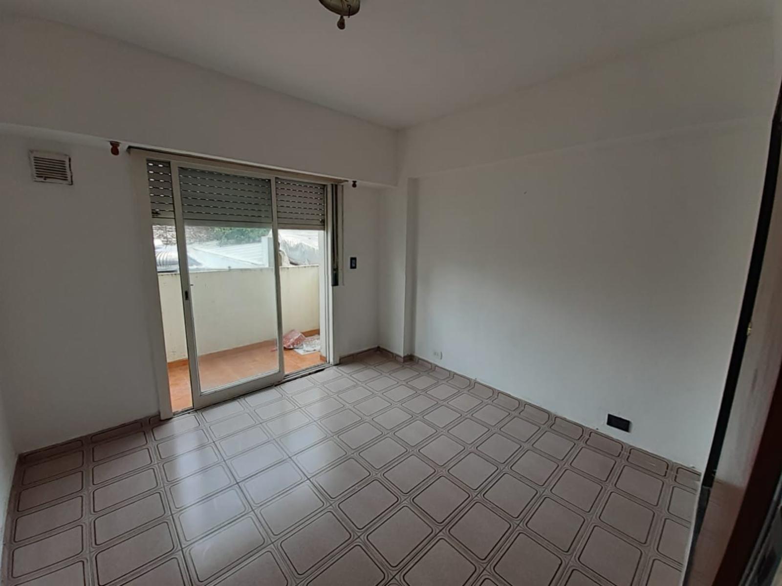 Departamento de dos ambientes a la venta en Moron — foto 2