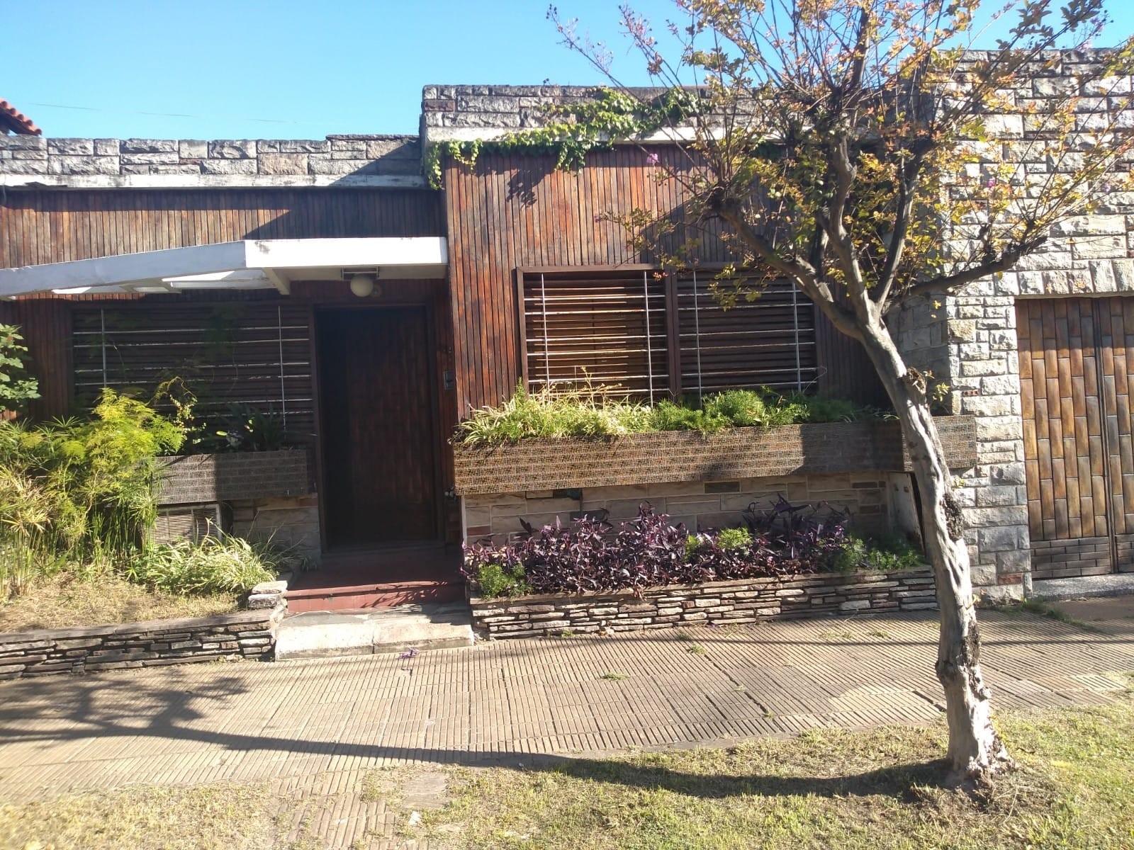 Casa de tres ambientes a la venta en Bella Vista. APTO CREDITO