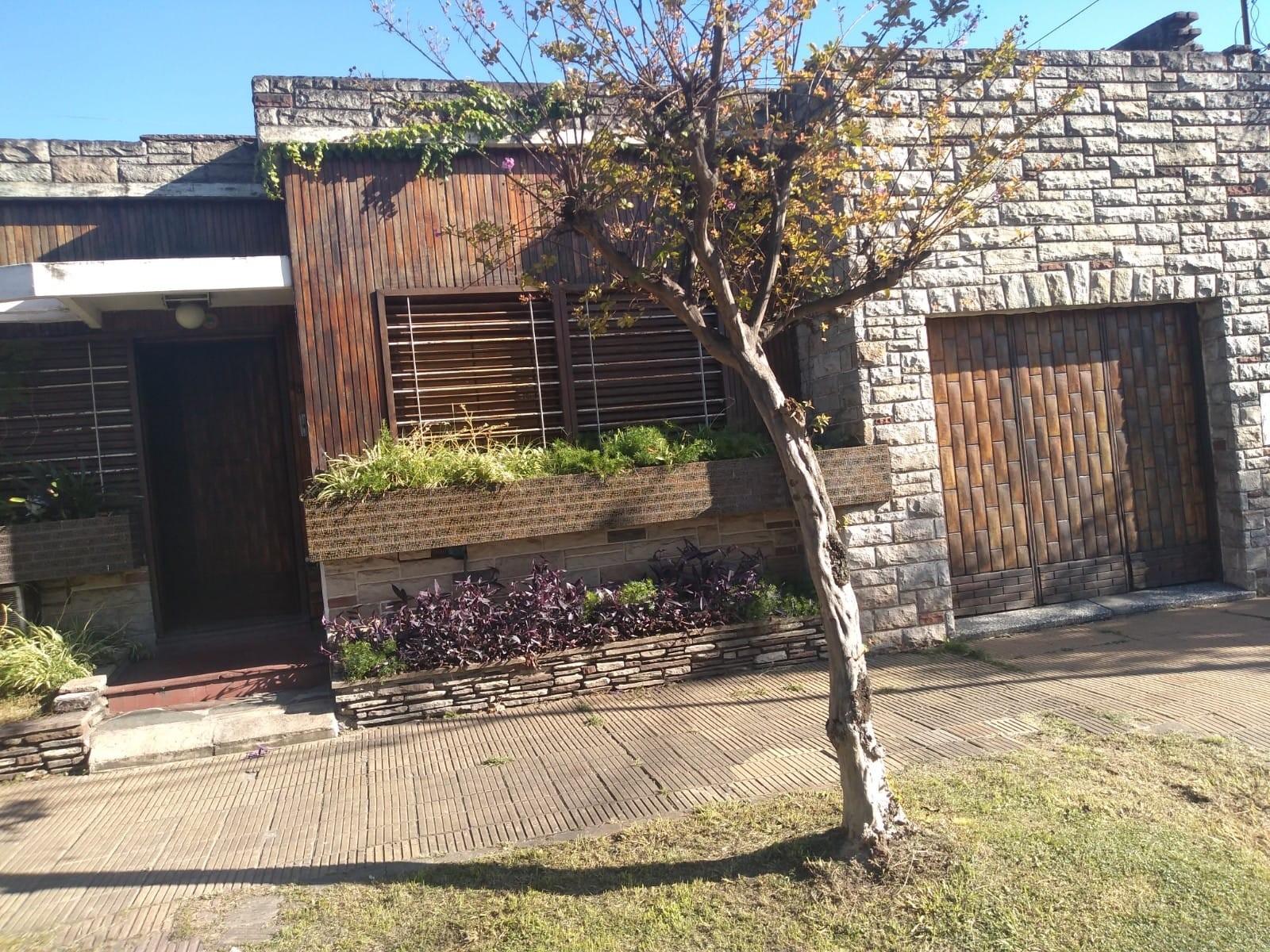 Casa de tres ambientes a la venta en Bella Vista. APTO CREDITO — foto 3