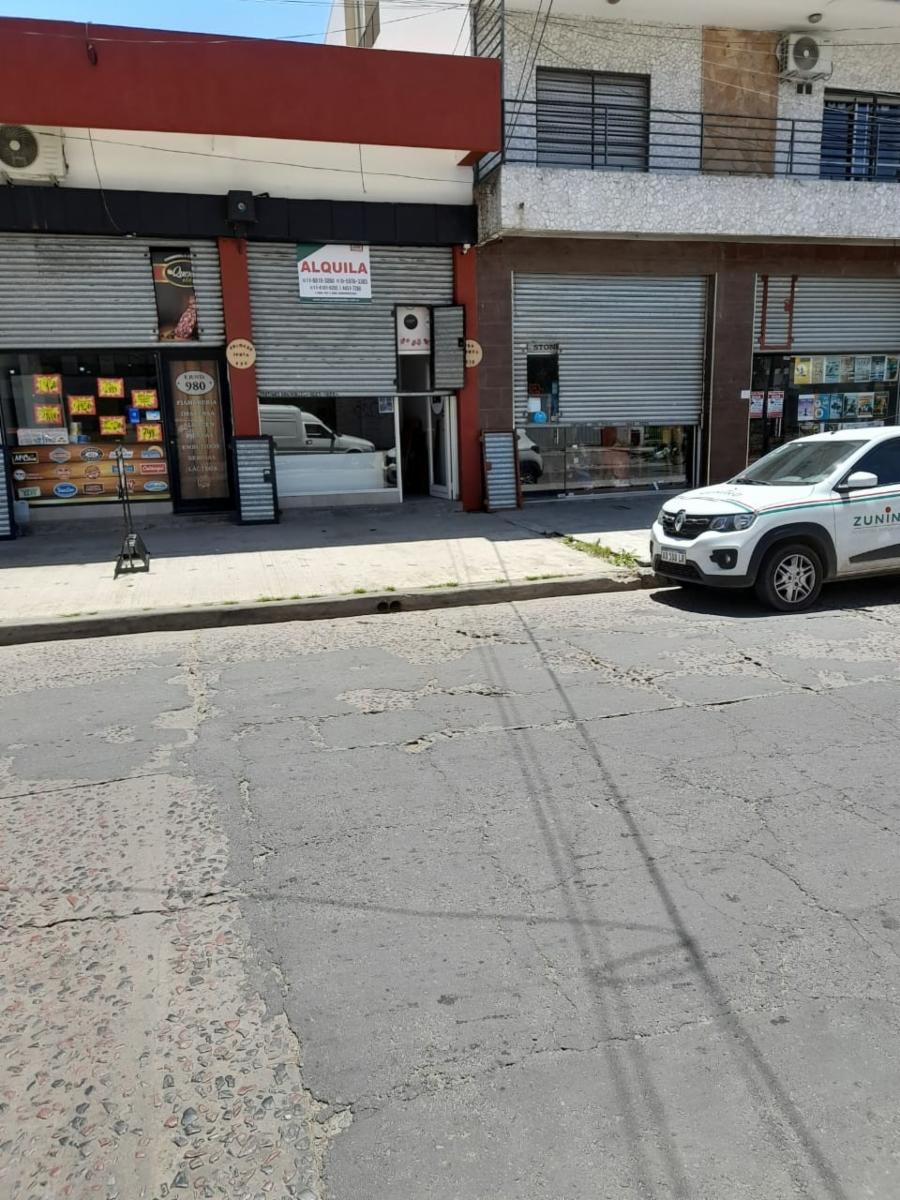 Excelente local comercial en alquiler - 14