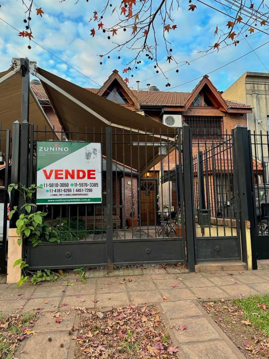 Excelente triplex en Bella Vista en venta, RETASADO