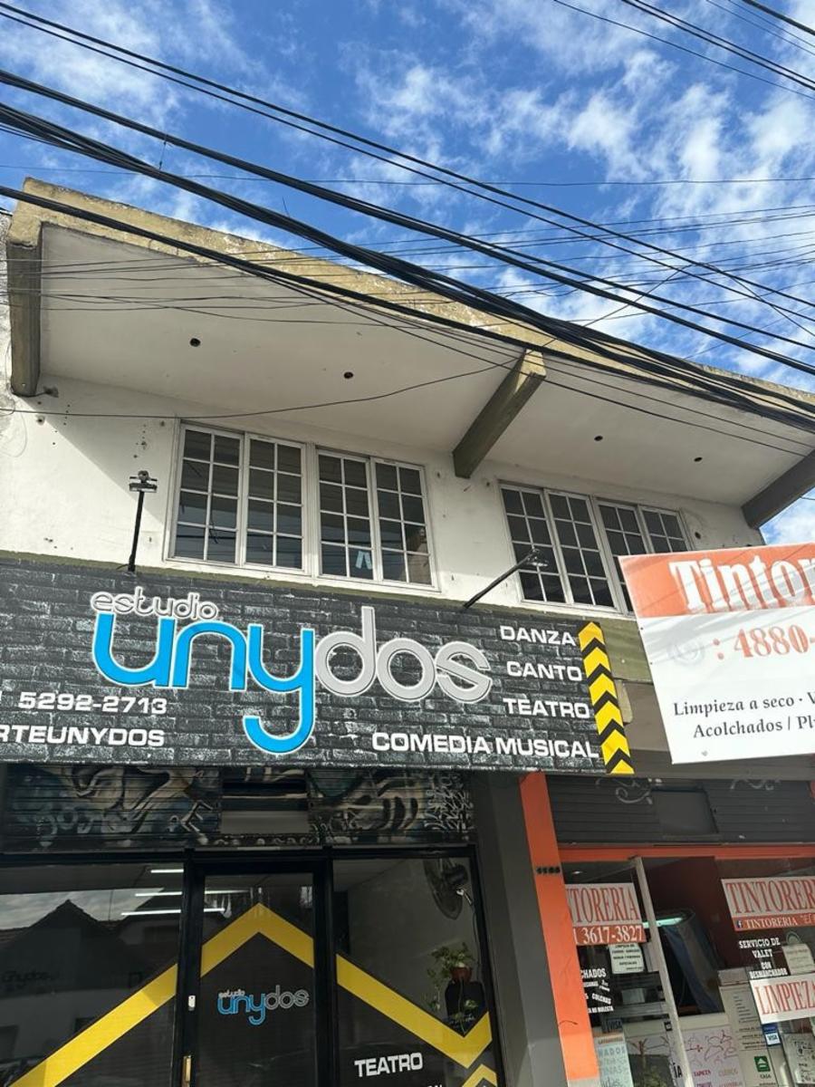 Amplia oficina de cinco ambientes en venta - 1
