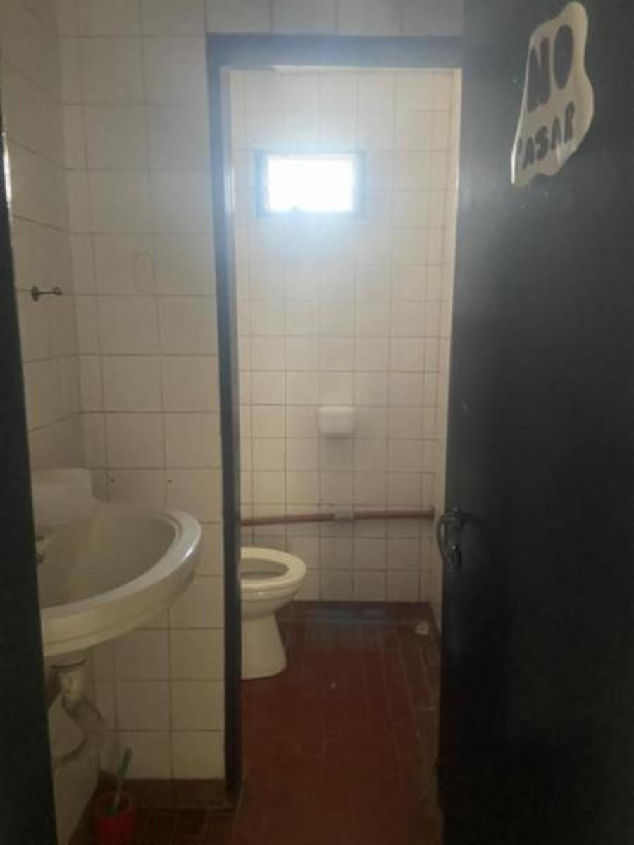 Amplio local en venta en José C Paz - 1