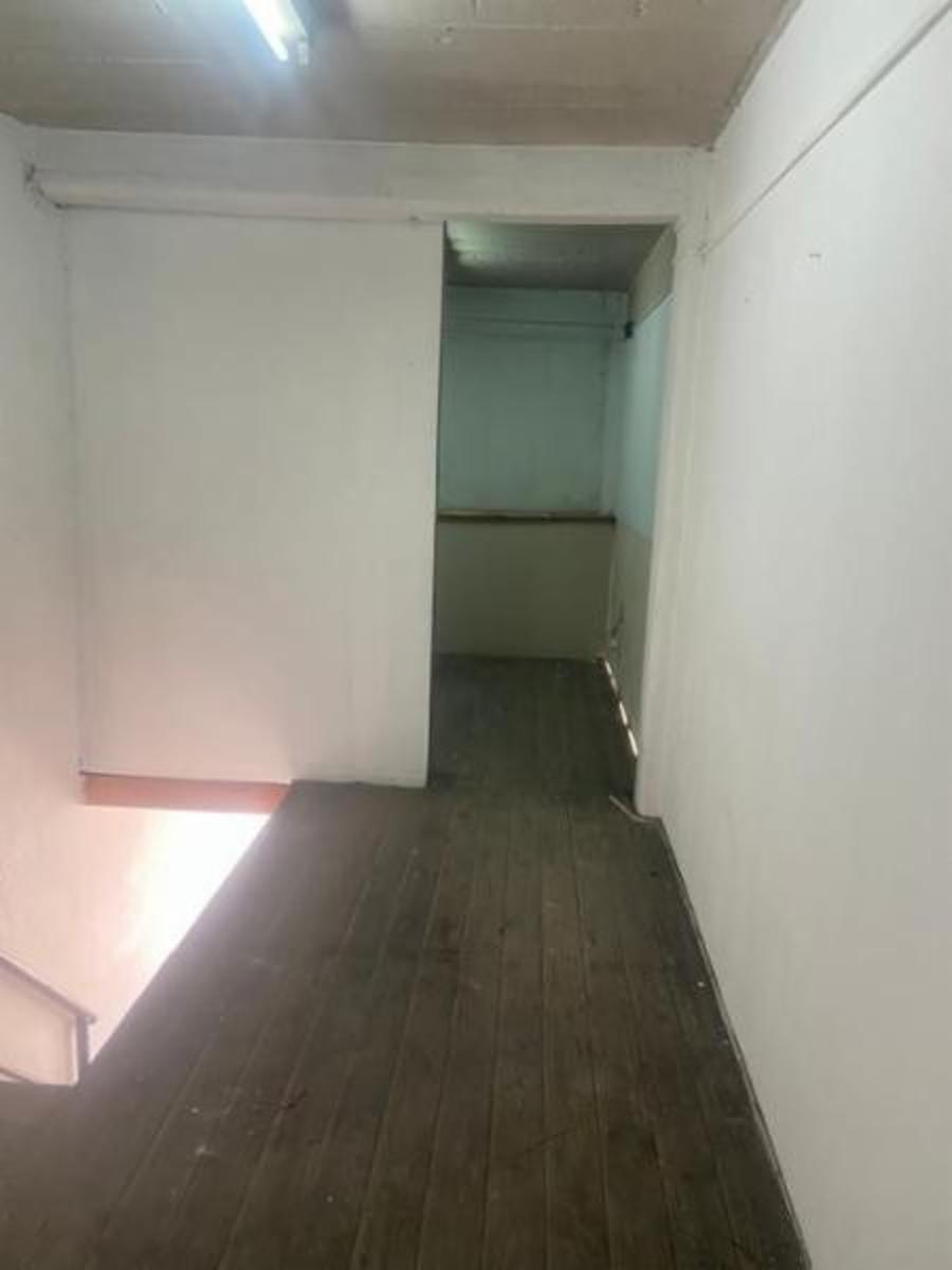 Amplio local en venta en José C Paz - 4