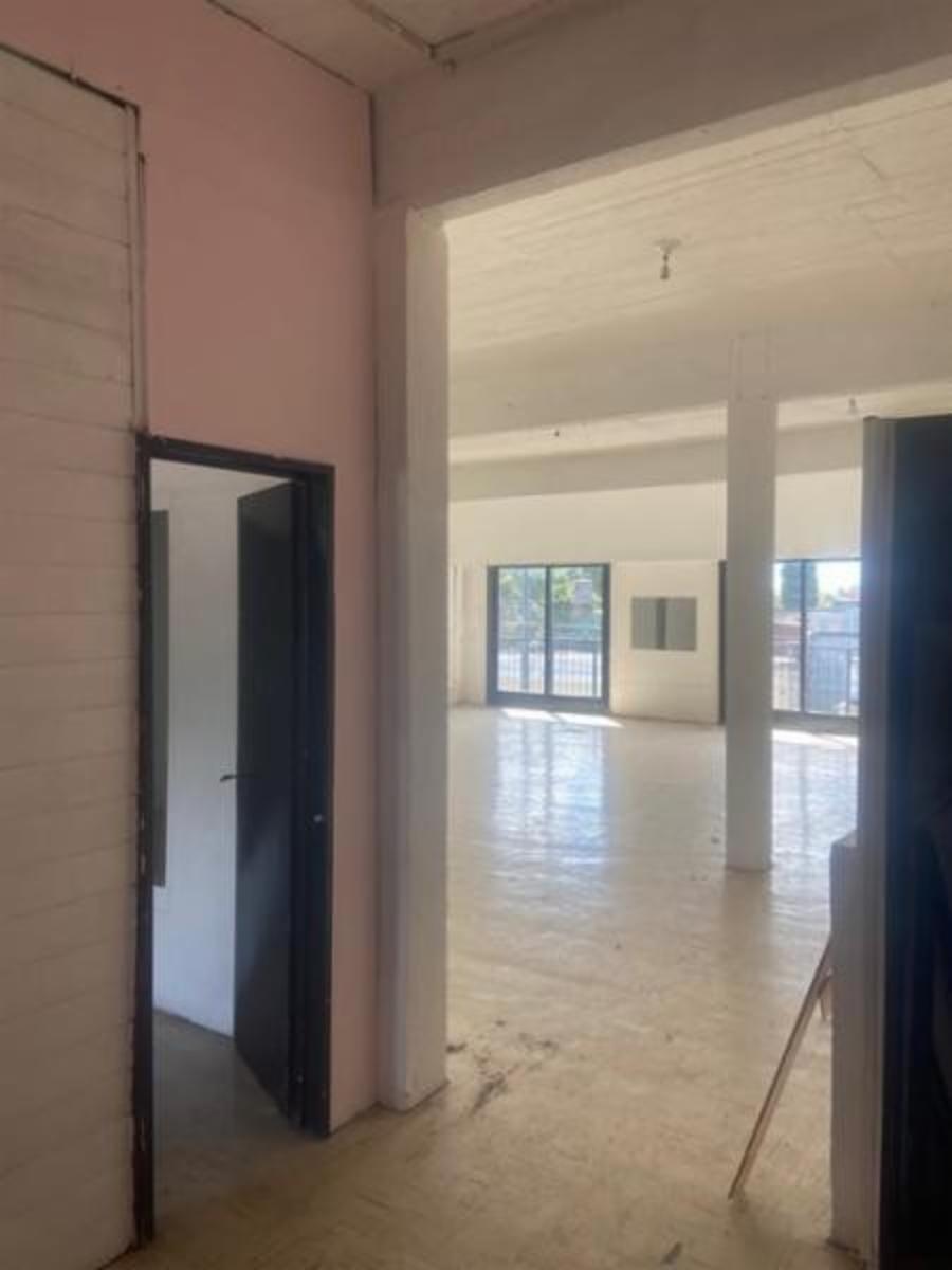 Amplio local en venta en José C Paz - 11
