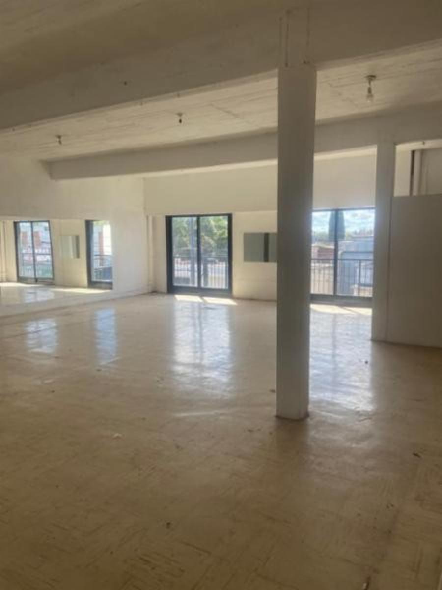 Amplio local en venta en José C Paz - 14