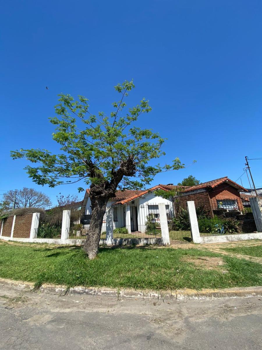 Casa de tres ambientes a la venta en Los Polvorines