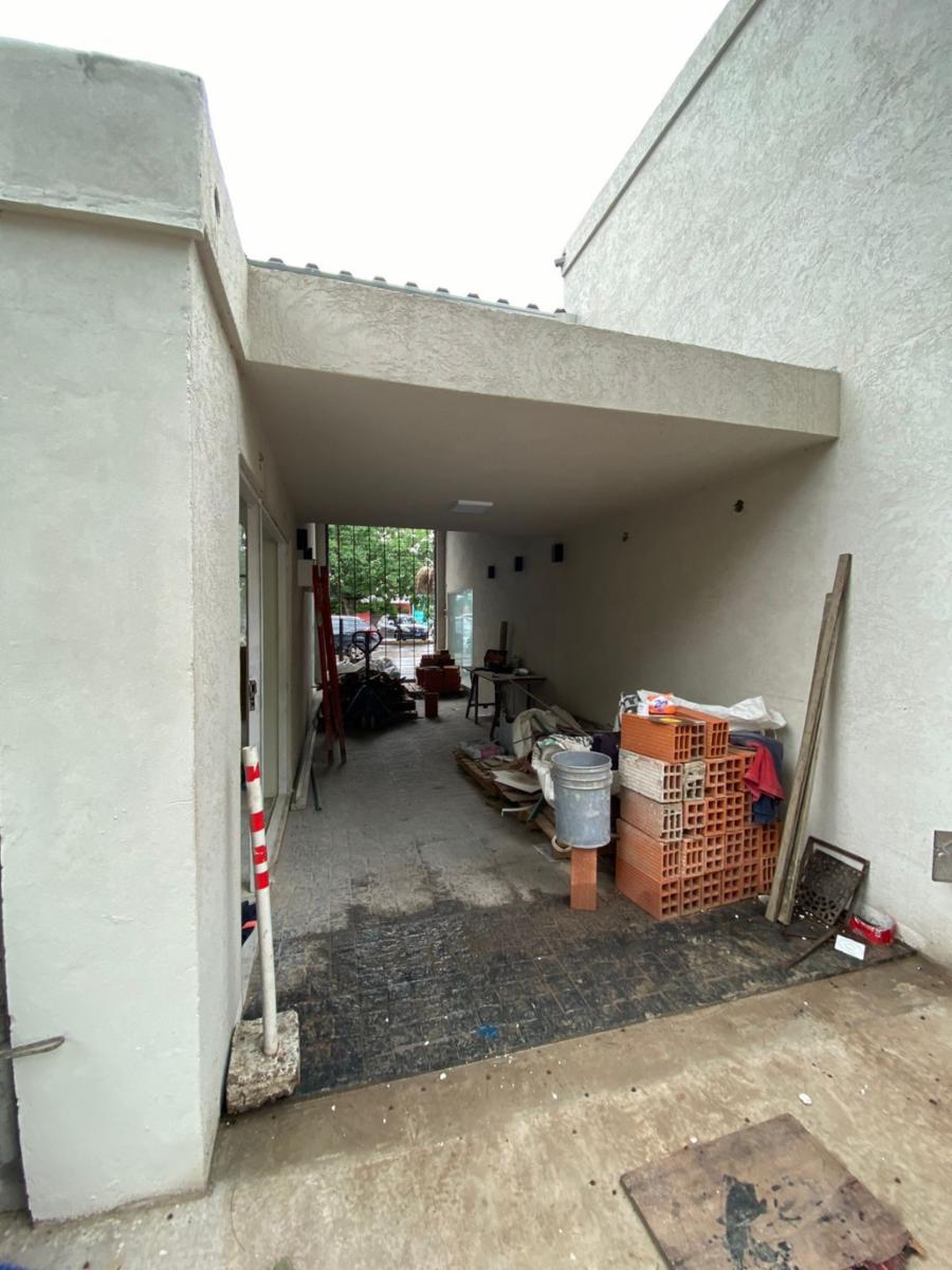 Excelente local comercial en alquiler en Pilar - 4
