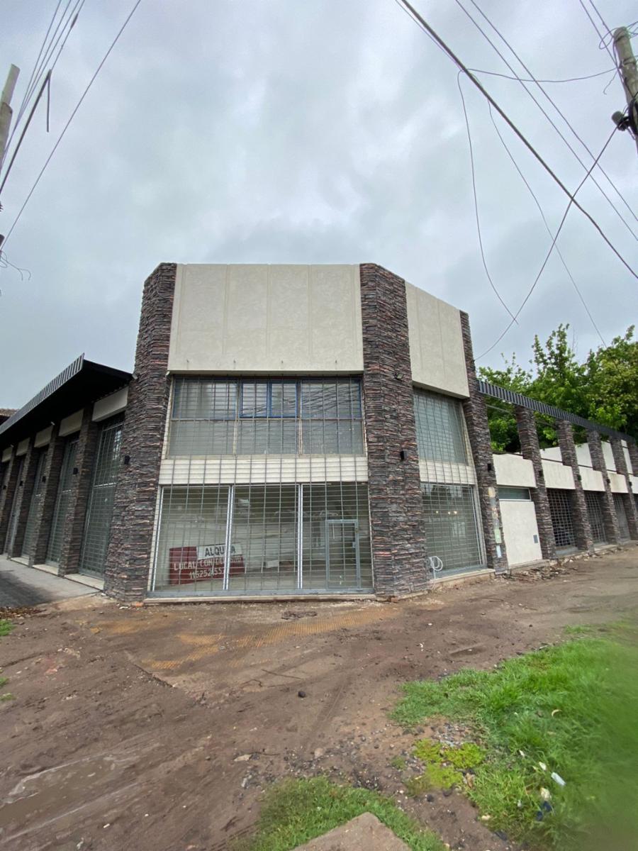 Excelente local comercial en alquiler en Pilar - 10