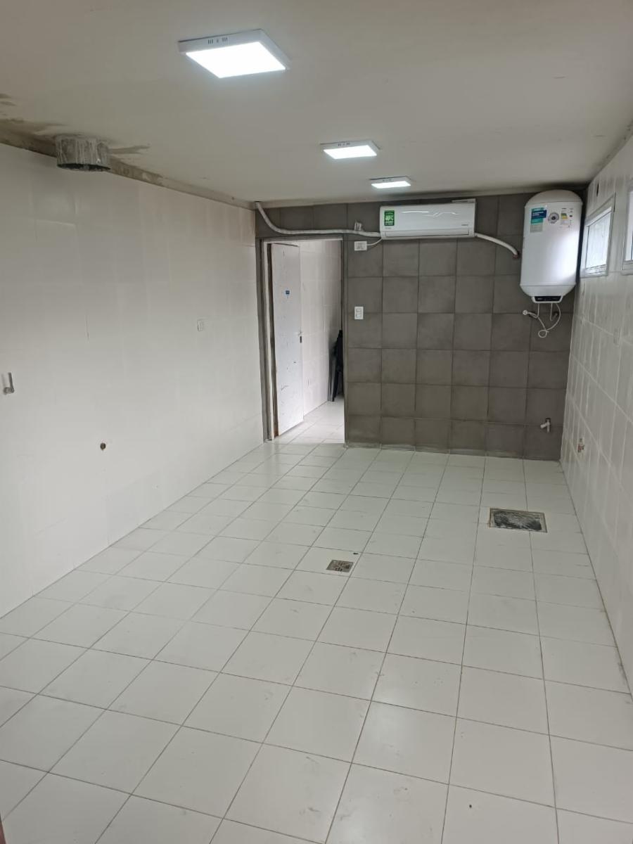 Excelente local comercial en alquiler en Pilar - 13