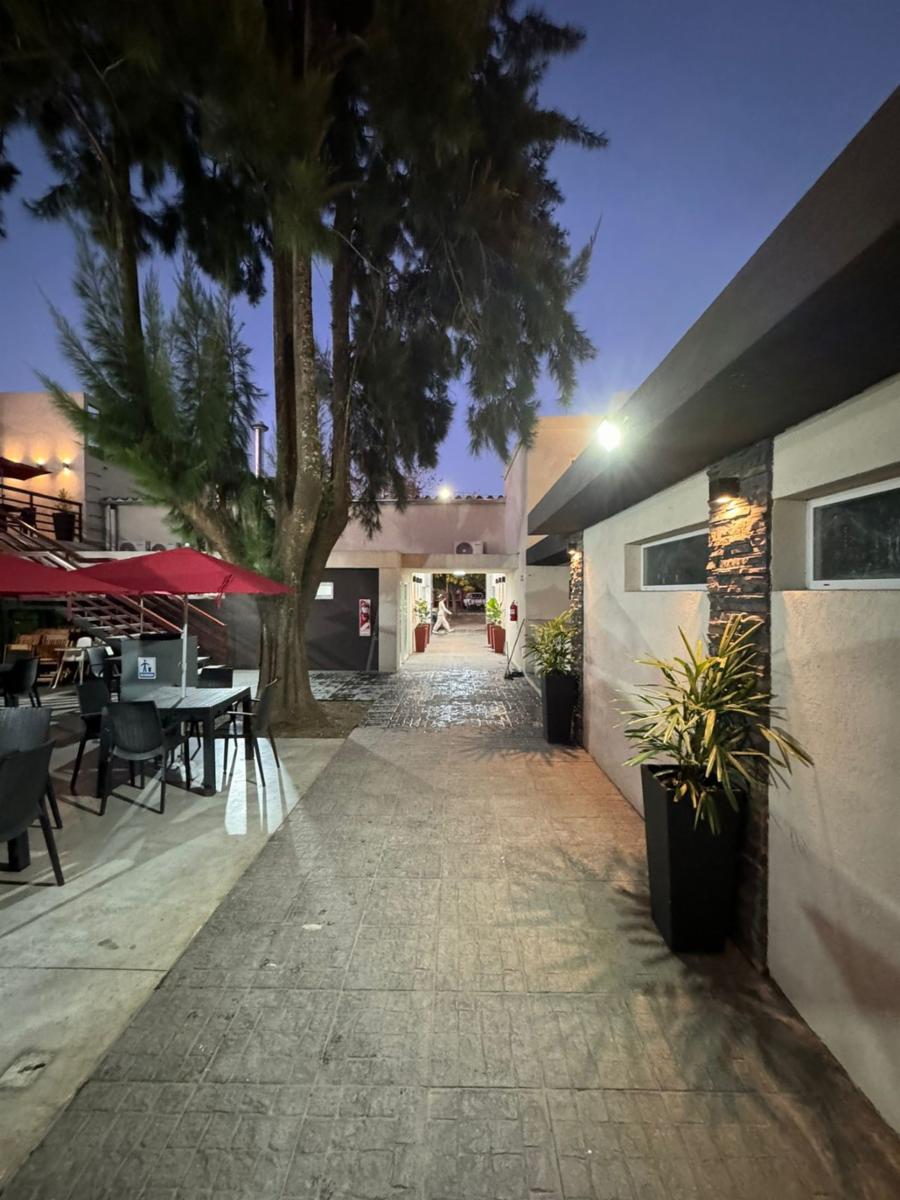 Excelente local comercial en alquiler en Pilar - 17