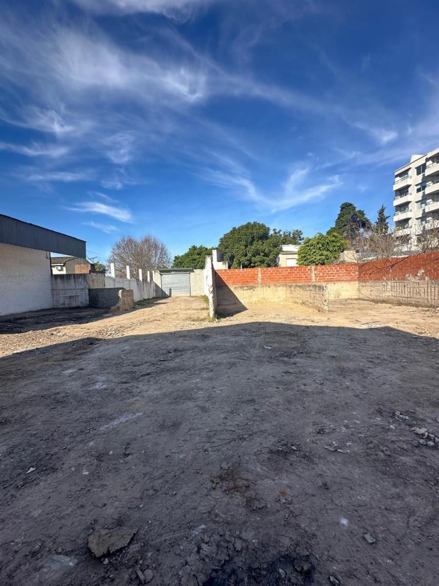 Importante terreno en alquiler - 1