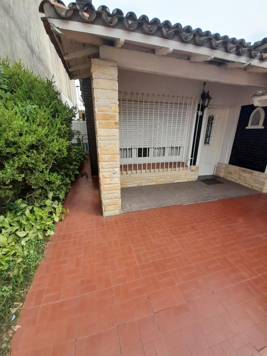 Casa de tres ambientes a la venta en José C Paz, APTO CREDITO — foto 3
