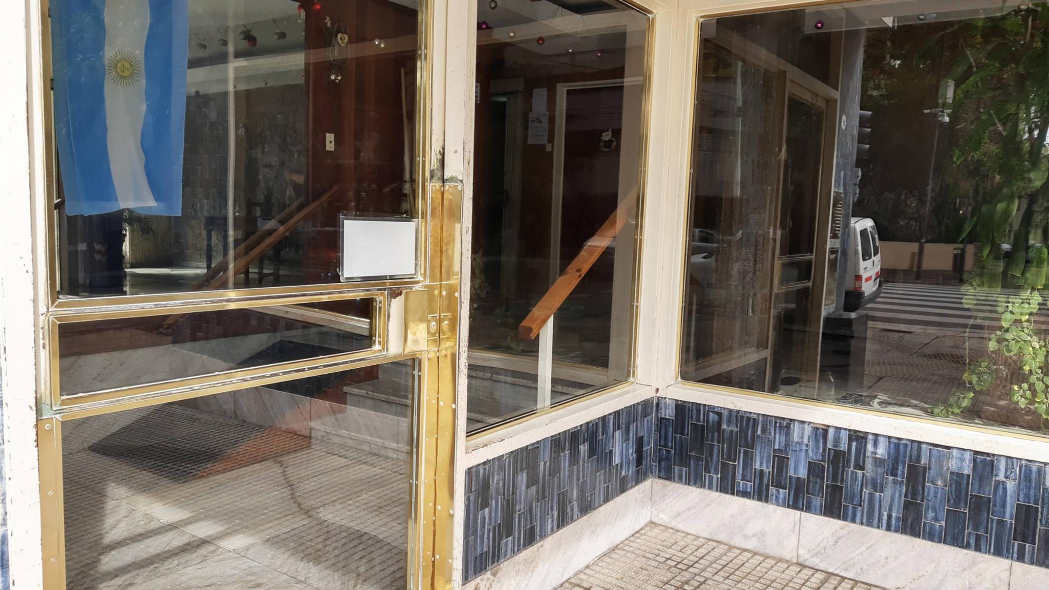 Dos ambientes en PB con dos patios y baulera — foto 2