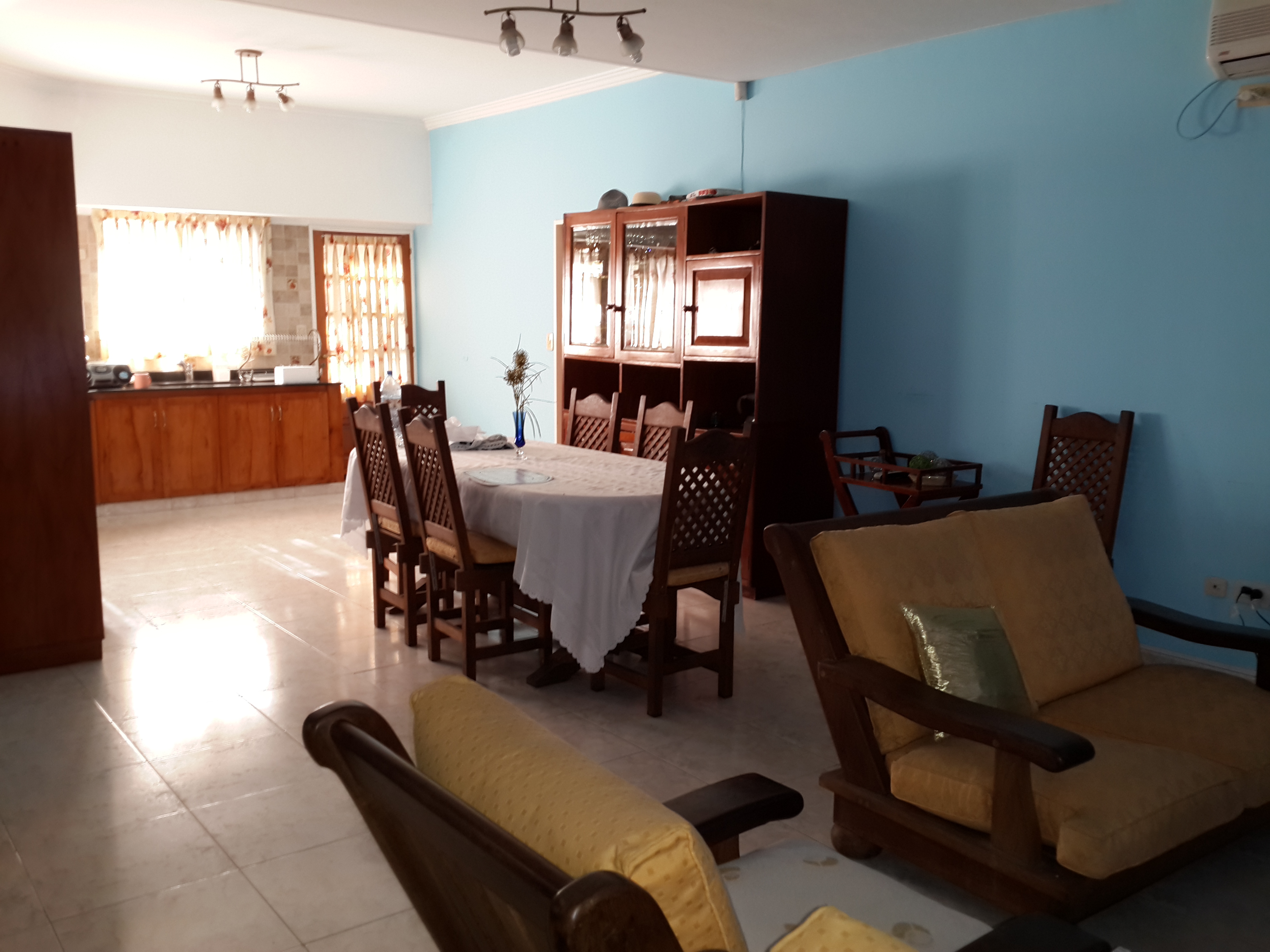 VENDO EXCELENTE CHALET QUINTA, CON 7 HABITACIONES UNA EN SUITE, 3 BAÑOS, GARAGE, PILETA, QUINCHO PARA 50 PERSONAS CON VESTURARIOS, SOBRE 5 LOTES PARQUIZADOS, KM. 41 VIRREY DEL PINO - 2