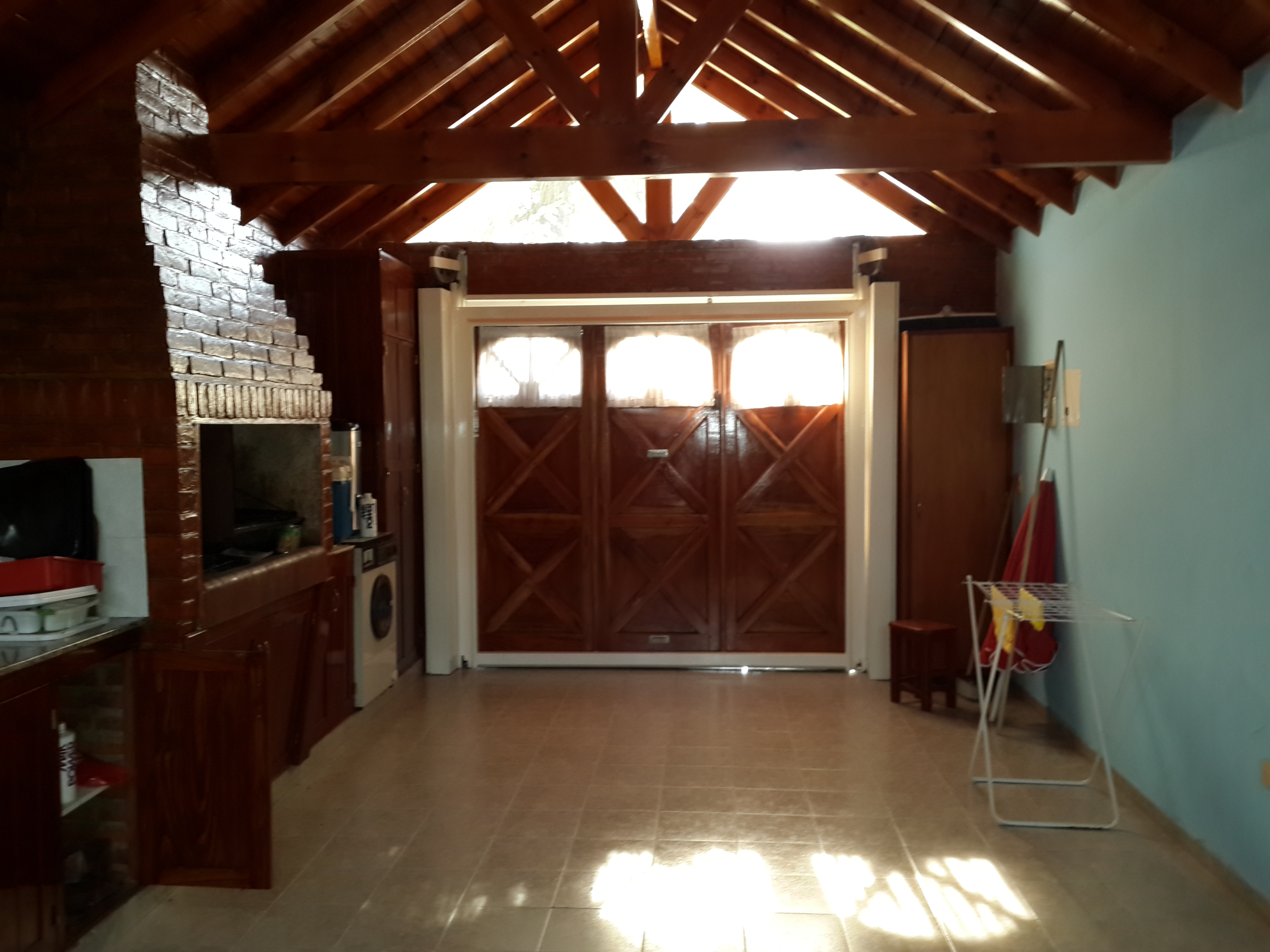 VENDO EXCELENTE CHALET QUINTA, CON 7 HABITACIONES UNA EN SUITE, 3 BAÑOS, GARAGE, PILETA, QUINCHO PARA 50 PERSONAS CON VESTURARIOS, SOBRE 5 LOTES PARQUIZADOS, KM. 41 VIRREY DEL PINO - 5