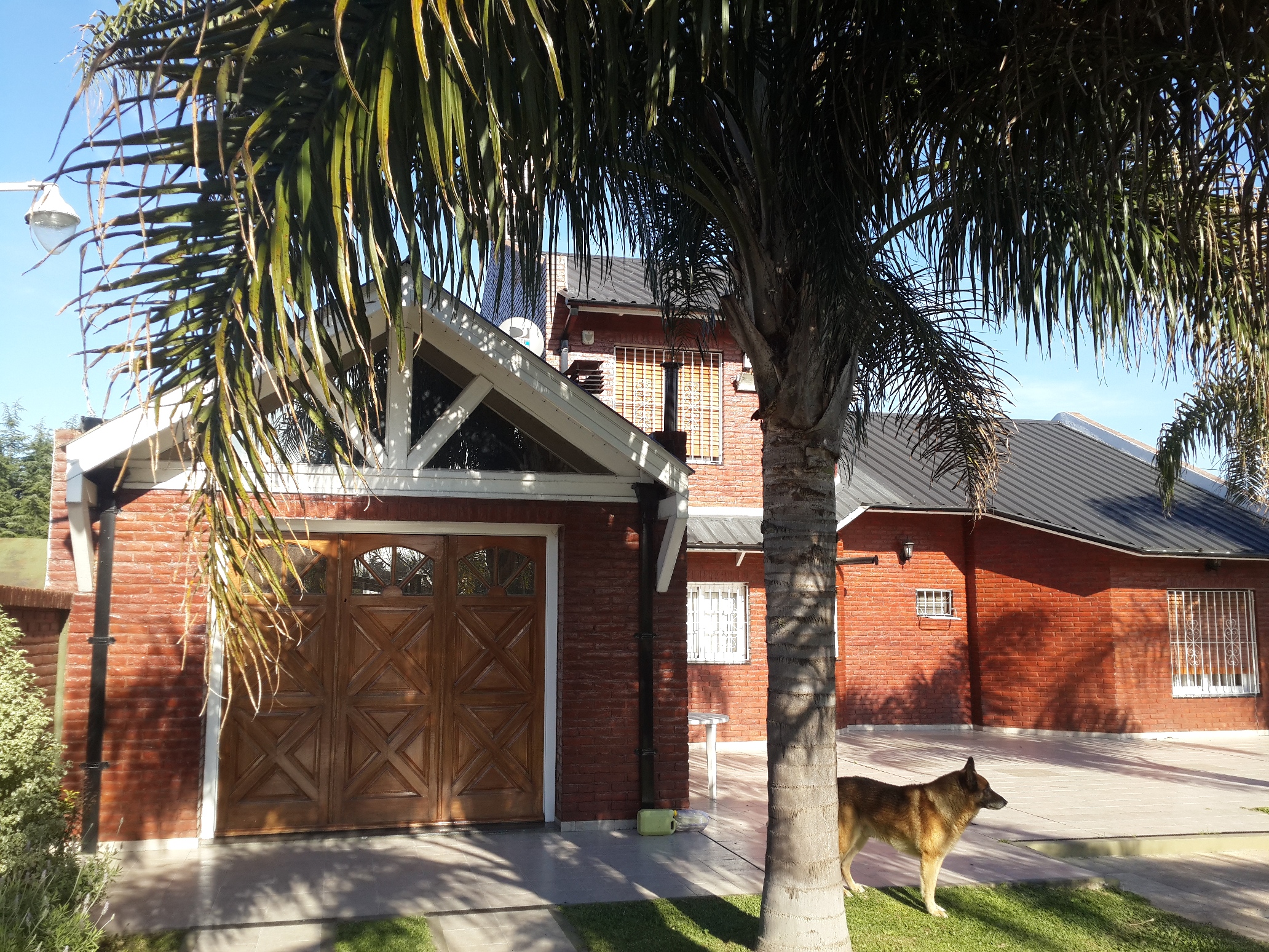 VENDO EXCELENTE CHALET QUINTA, CON 7 HABITACIONES UNA EN SUITE, 3 BAÑOS, GARAGE, PILETA, QUINCHO PARA 50 PERSONAS CON VESTURARIOS, SOBRE 5 LOTES PARQUIZADOS, KM. 41 VIRREY DEL PINO - 7