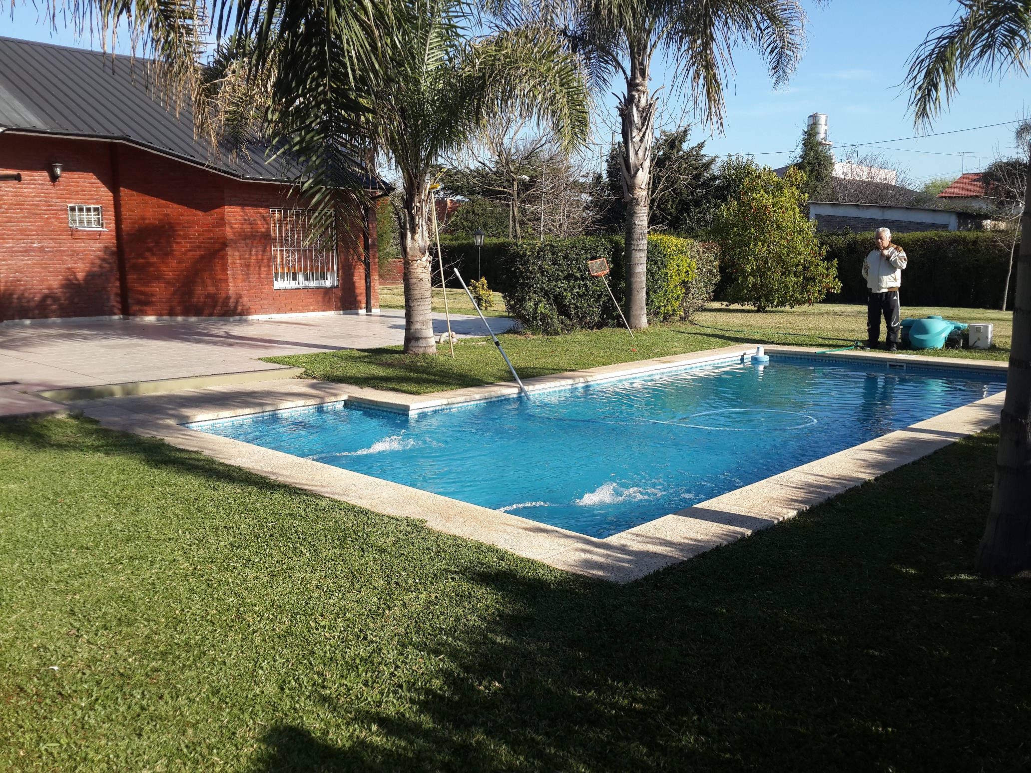 VENDO EXCELENTE CHALET QUINTA, CON 7 HABITACIONES UNA EN SUITE, 3 BAÑOS, GARAGE, PILETA, QUINCHO PARA 50 PERSONAS CON VESTURARIOS, SOBRE 5 LOTES PARQUIZADOS, KM. 41 VIRREY DEL PINO - 9