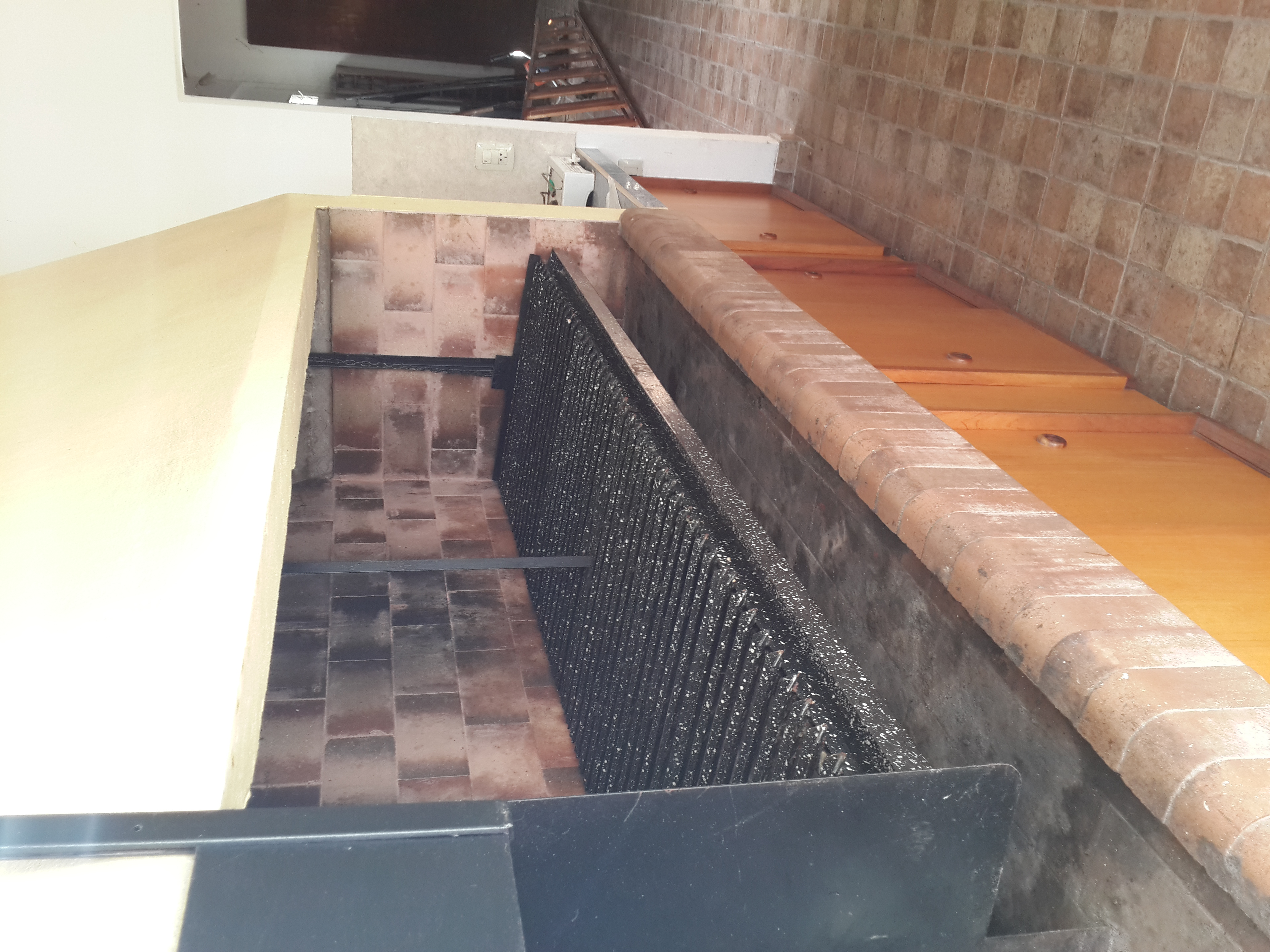 VENDO EXCELENTE CHALET QUINTA, CON 7 HABITACIONES UNA EN SUITE, 3 BAÑOS, GARAGE, PILETA, QUINCHO PARA 50 PERSONAS CON VESTURARIOS, SOBRE 5 LOTES PARQUIZADOS, KM. 41 VIRREY DEL PINO - 11
