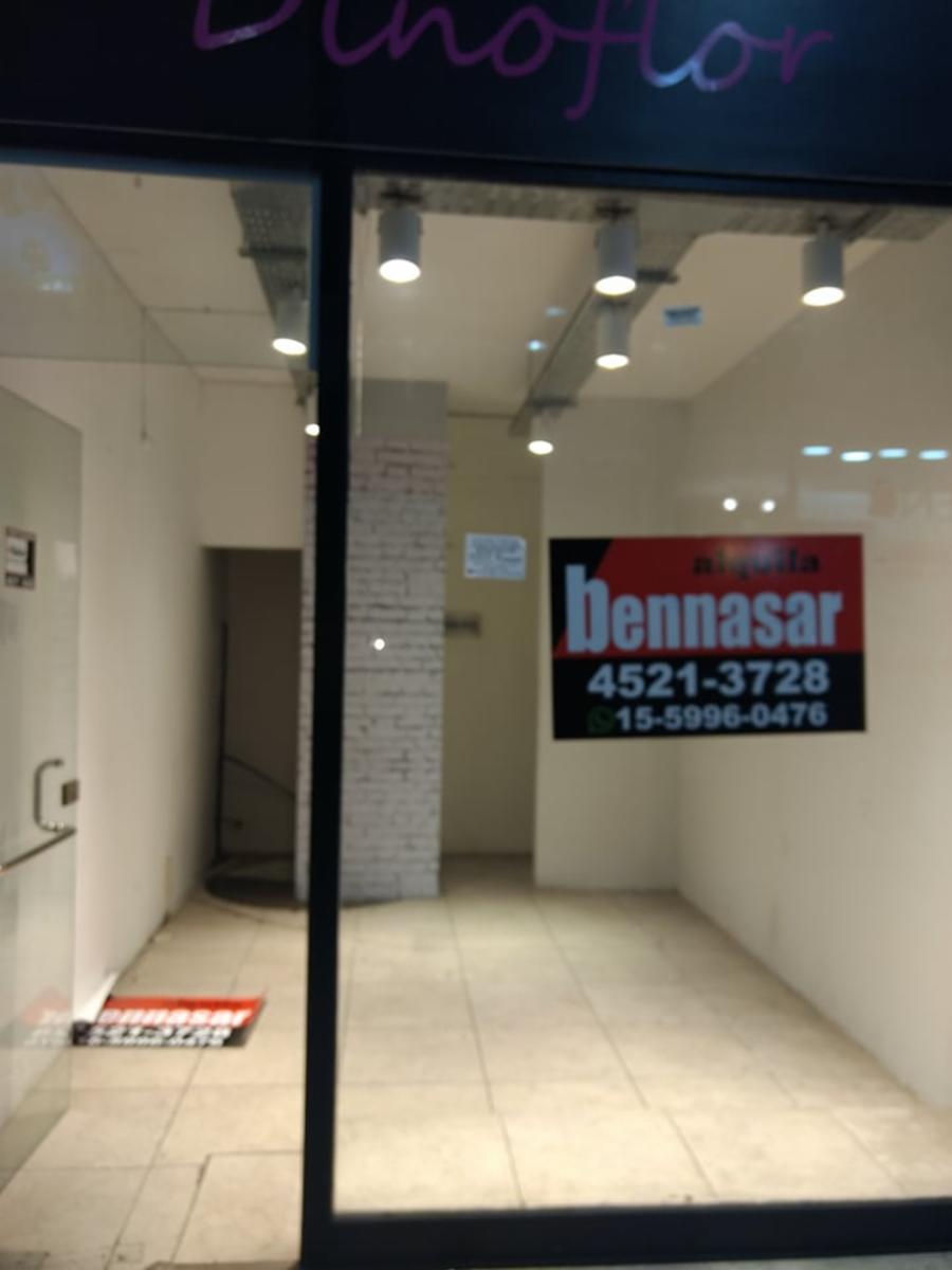 SE ALQUILAN LOCALES EN GALERIA A MTROS DE AV. CABILDO - 2