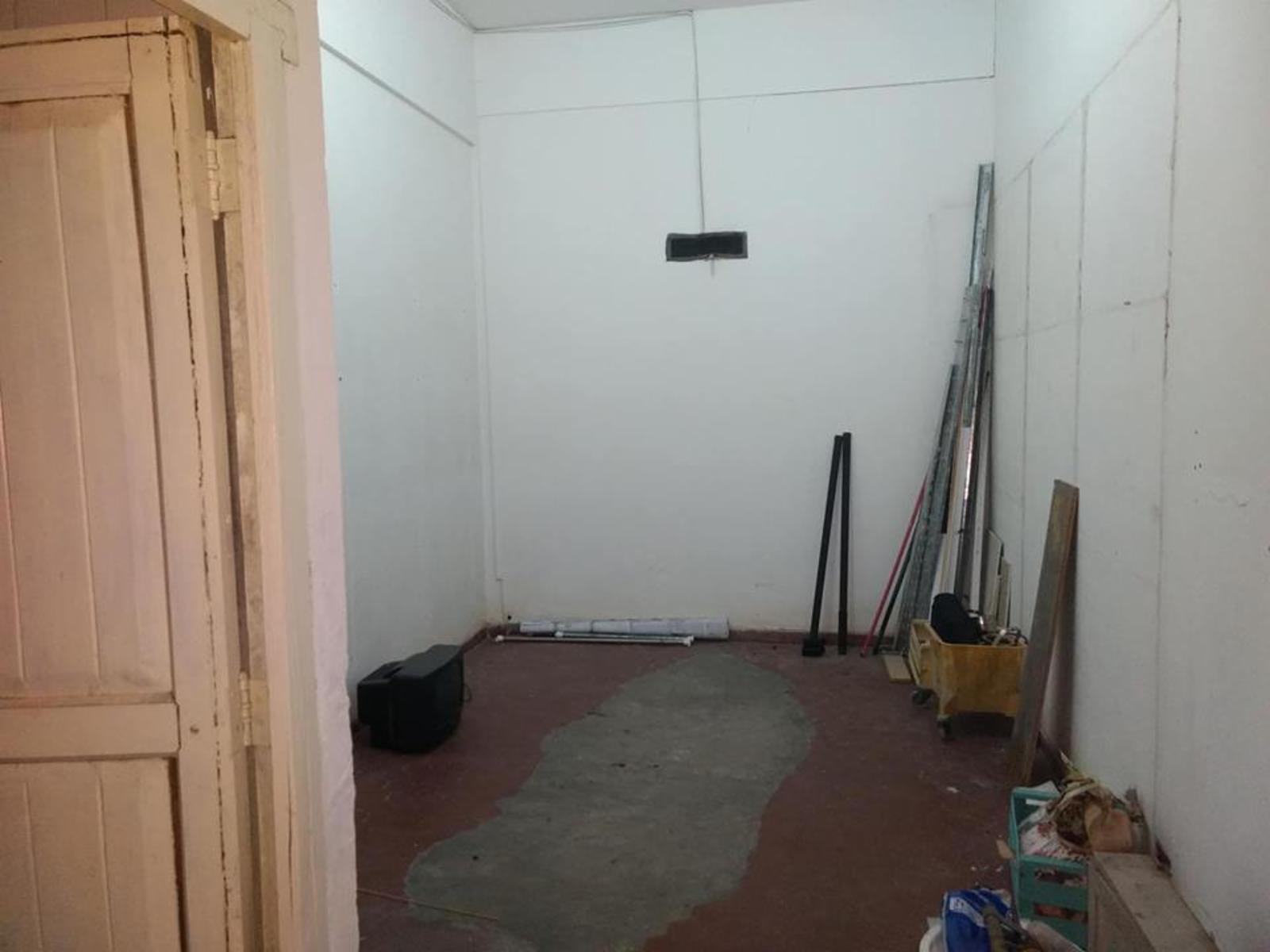 SE ALQUILAN LOCALES EN GALERIA A MTROS DE AV. CABILDO - 3