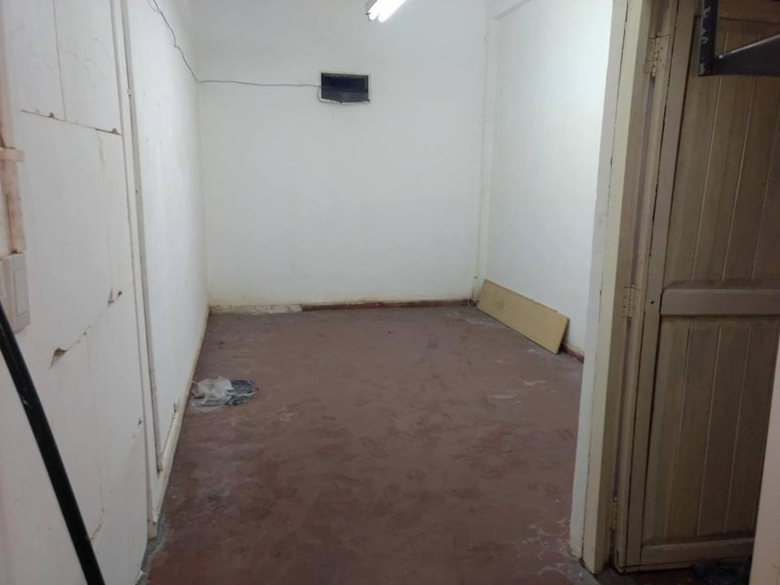 SE ALQUILAN LOCALES EN GALERIA A MTROS DE AV. CABILDO - 8