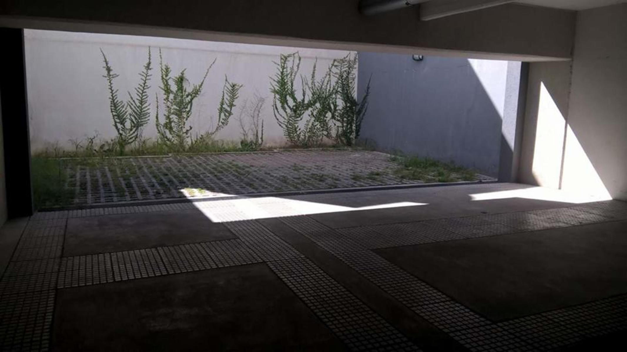 se alquila monoambiente al frente con cochera y baulera — foto 3