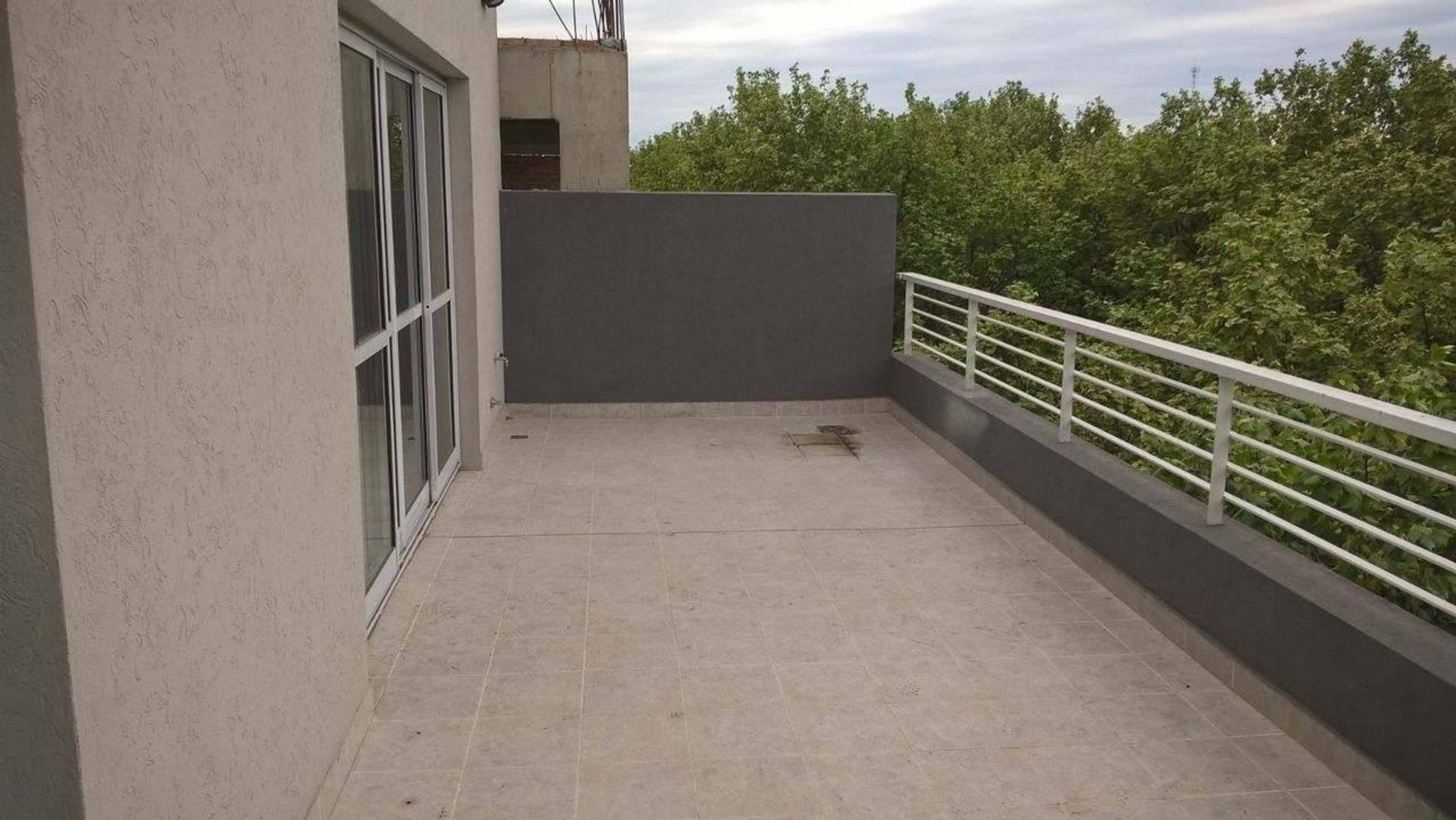 se alquila monoambiente al frente con cochera y baulera — foto 5