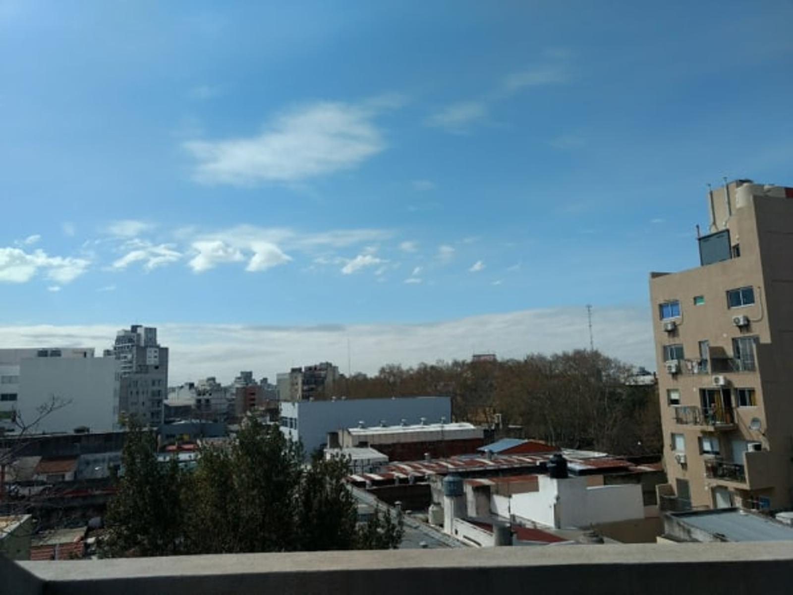 se alquila excelente departamento en duplex con dos balcones - 9
