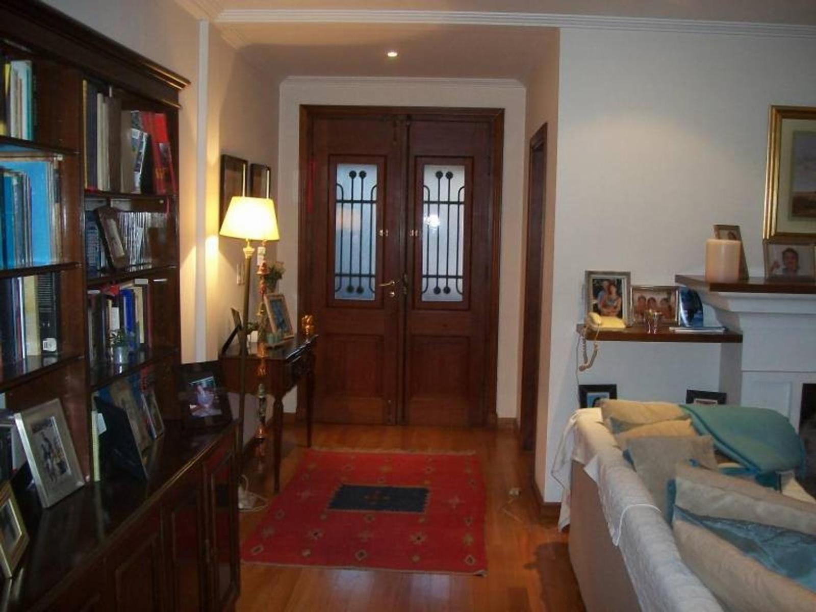 SE VENDE CASA DE 6 AMB. CON GARAGE, JARDIN Y TERRAZA — foto 4