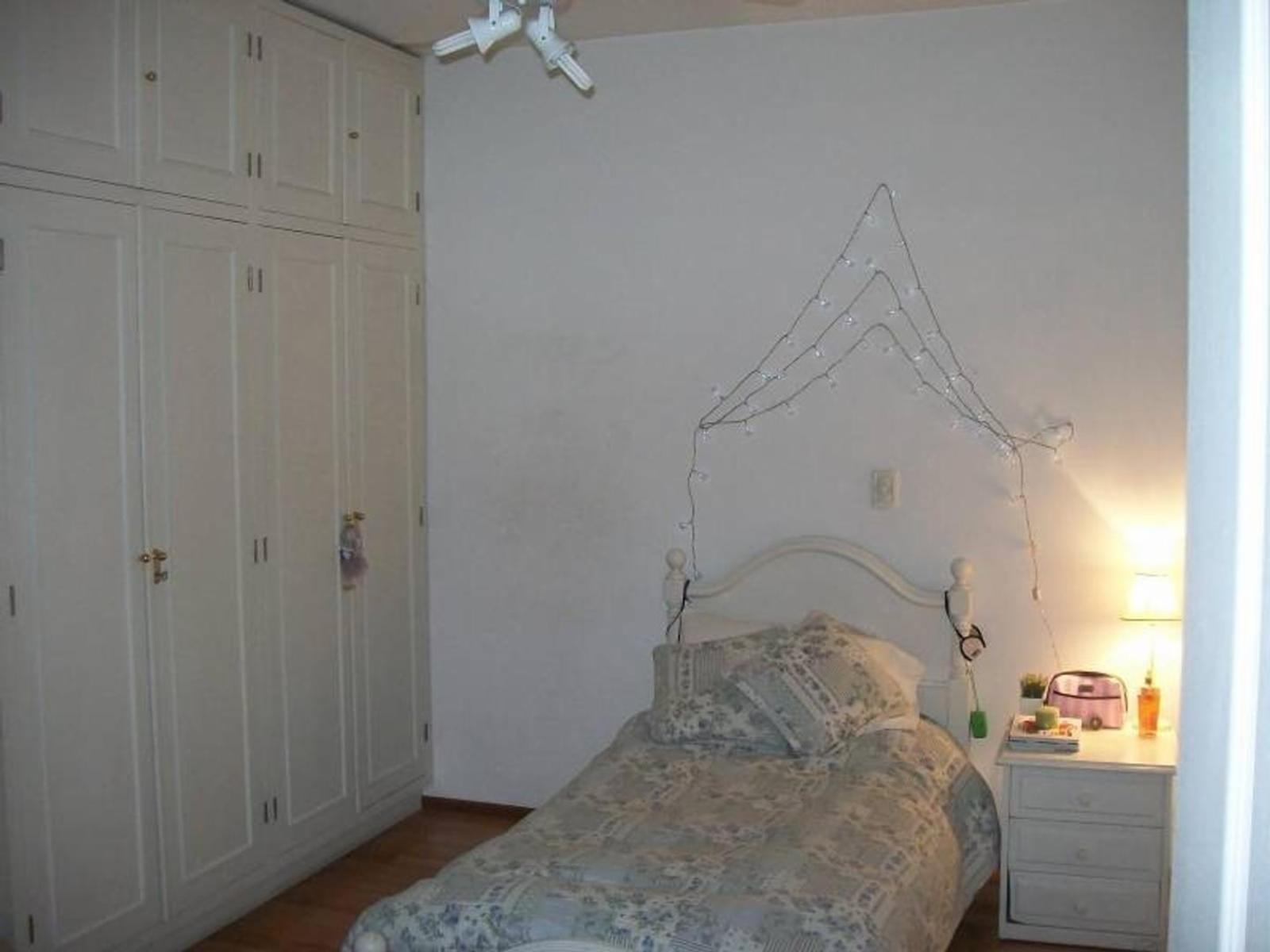 SE VENDE CASA DE 6 AMB. CON GARAGE, JARDIN Y TERRAZA — foto 7