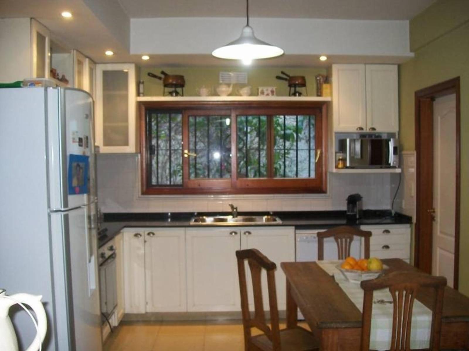 SE VENDE CASA DE 6 AMB. CON GARAGE, JARDIN Y TERRAZA — foto 8
