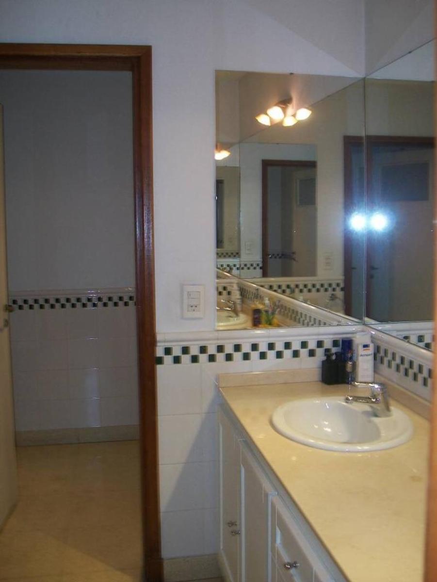 SE VENDE CASA DE 6 AMB. CON GARAGE, JARDIN Y TERRAZA — foto 10