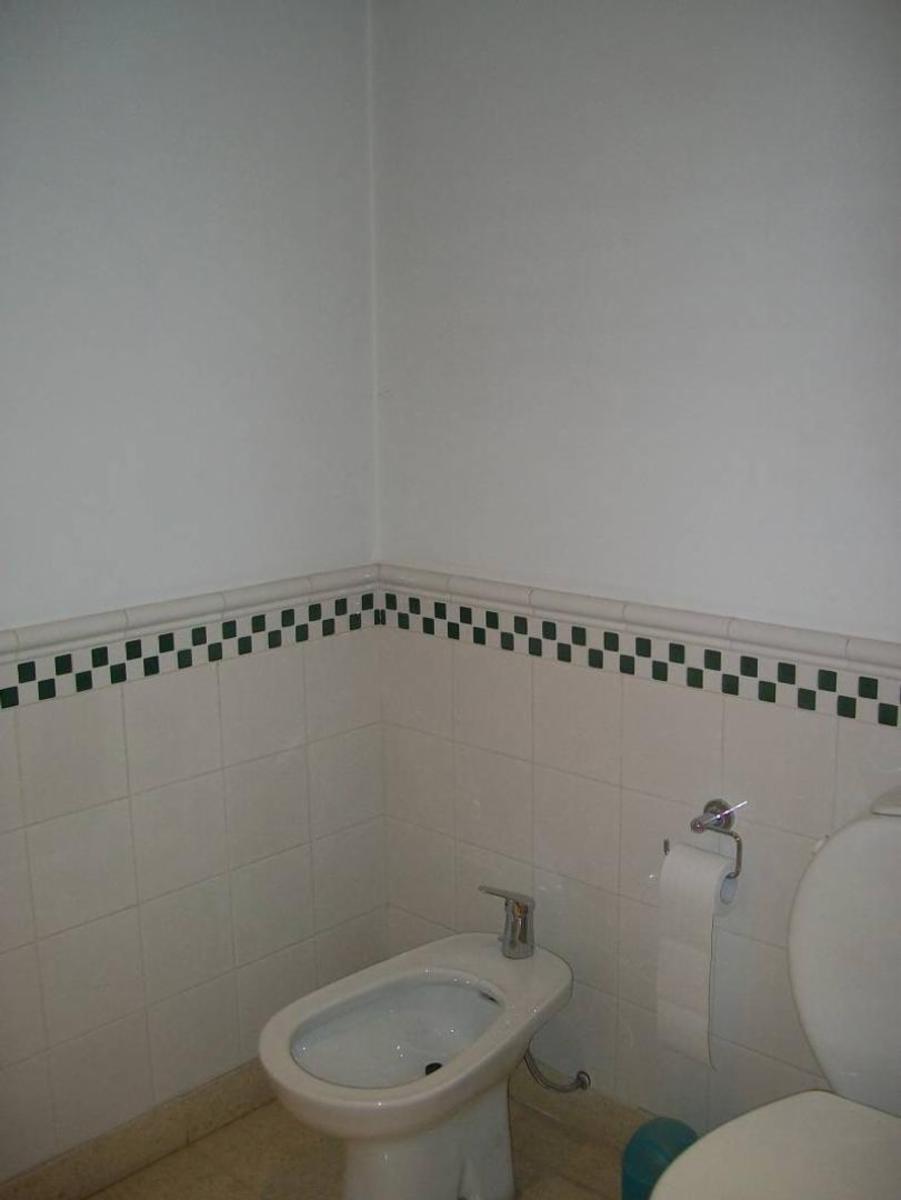 SE VENDE CASA DE 6 AMB. CON GARAGE, JARDIN Y TERRAZA — foto 15