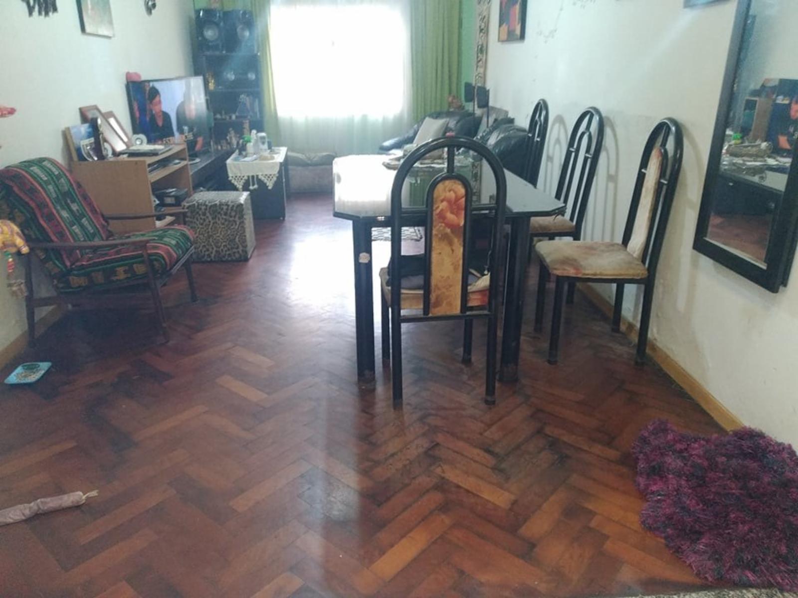 se vende ph 3 ambientes en planta baja al frente con patio