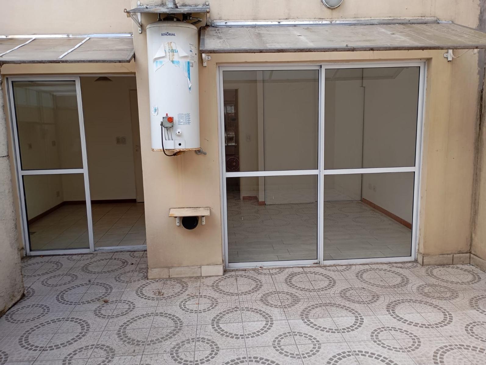 venta ph 3 ambientes con patio, al frente planta baja entrada independiente — foto 2