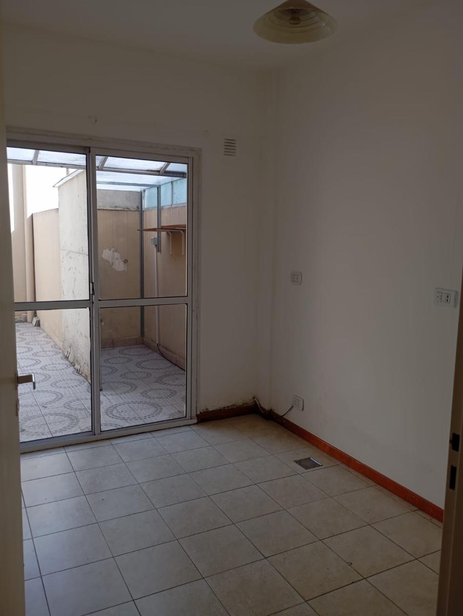 venta ph 3 ambientes con patio, al frente planta baja entrada independiente — foto 3