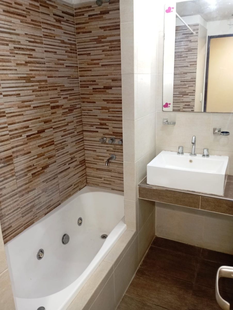 se vende ph 3 amb con 2 patios y entrada independiente — foto 2