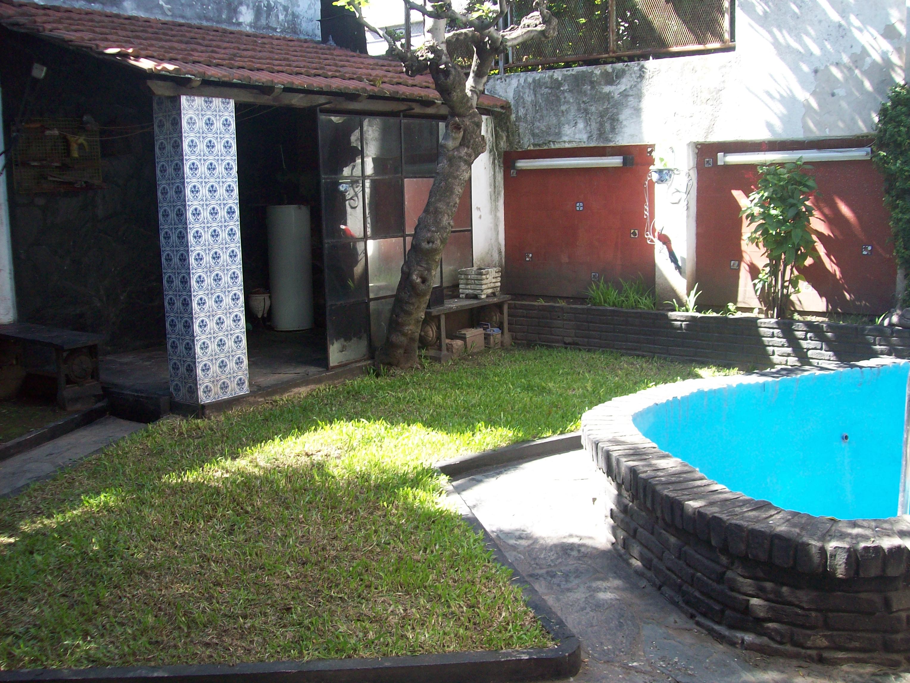 EXCELENTE CASA CON LOTE PROPIO, PARQUE, PILETA, JARDIN DE INVIERNO, TERRAZA, GARAGE — foto 6