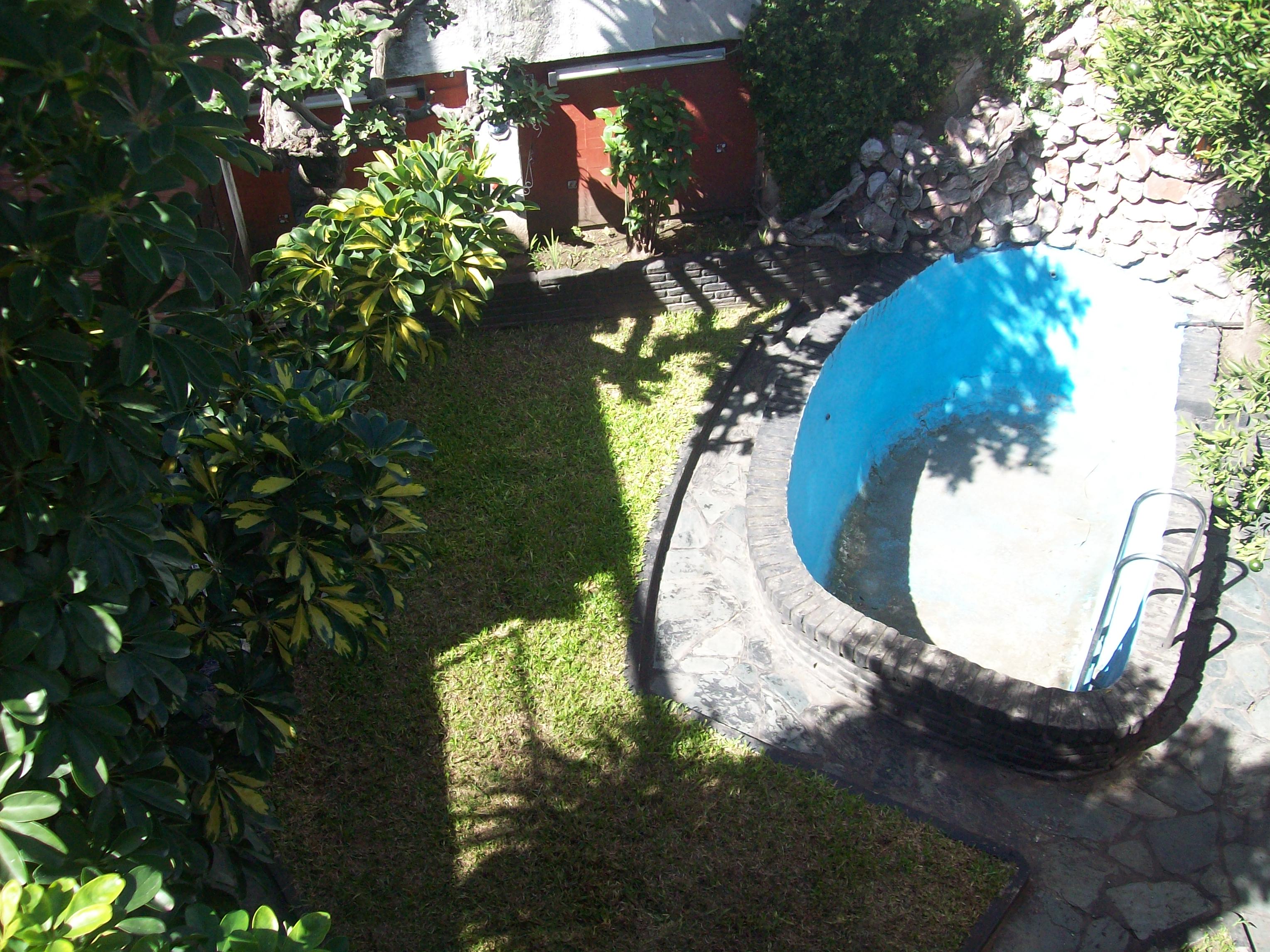 EXCELENTE CASA CON LOTE PROPIO, PARQUE, PILETA, JARDIN DE INVIERNO, TERRAZA, GARAGE — foto 10