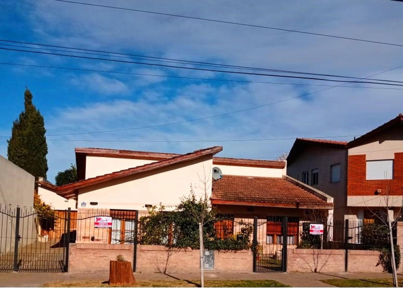 VENTA HERMOSA CASA BOULEVARD ITUZAINGO (VIEDMA) — foto 4