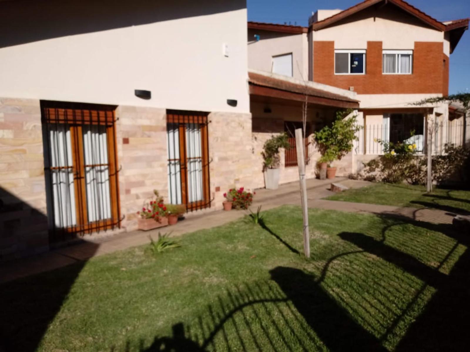 VENTA HERMOSA CASA BOULEVARD ITUZAINGO (VIEDMA) — foto 5