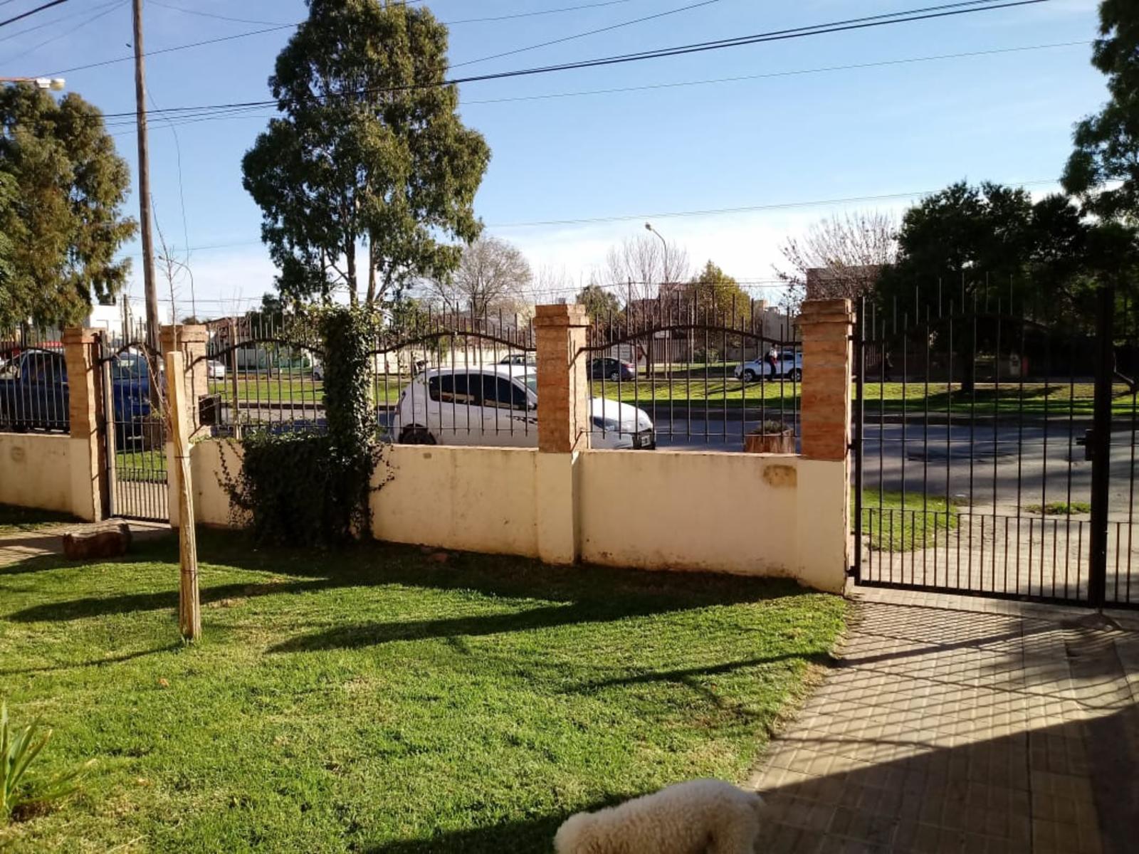 VENTA HERMOSA CASA BOULEVARD ITUZAINGO (VIEDMA) — foto 6