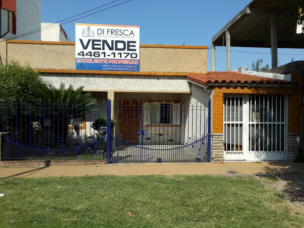 Casa 3 amb. con quincho.