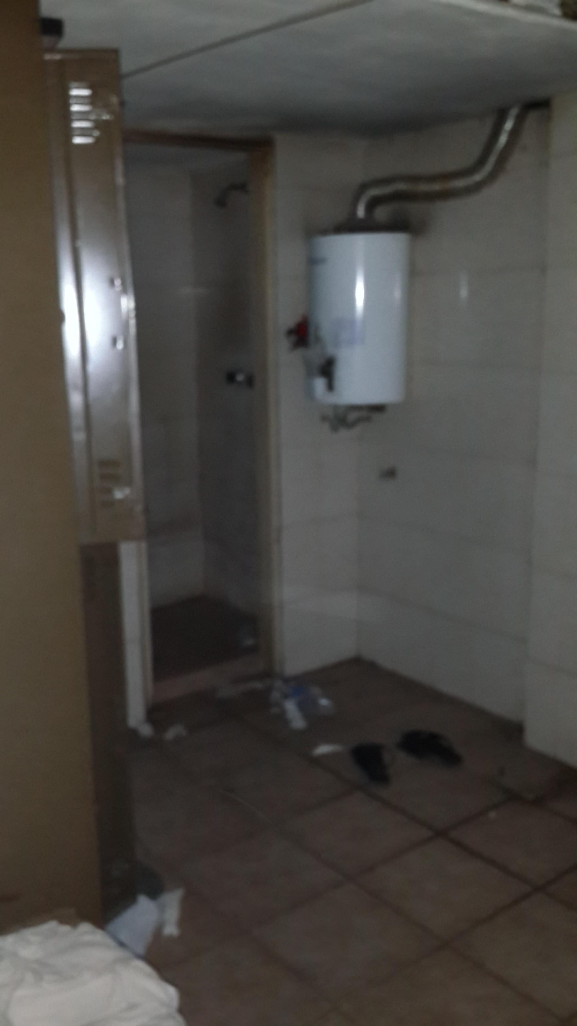 SE VENDE GALPON SOBRE IMPORTANTE AVENIDA — foto 4
