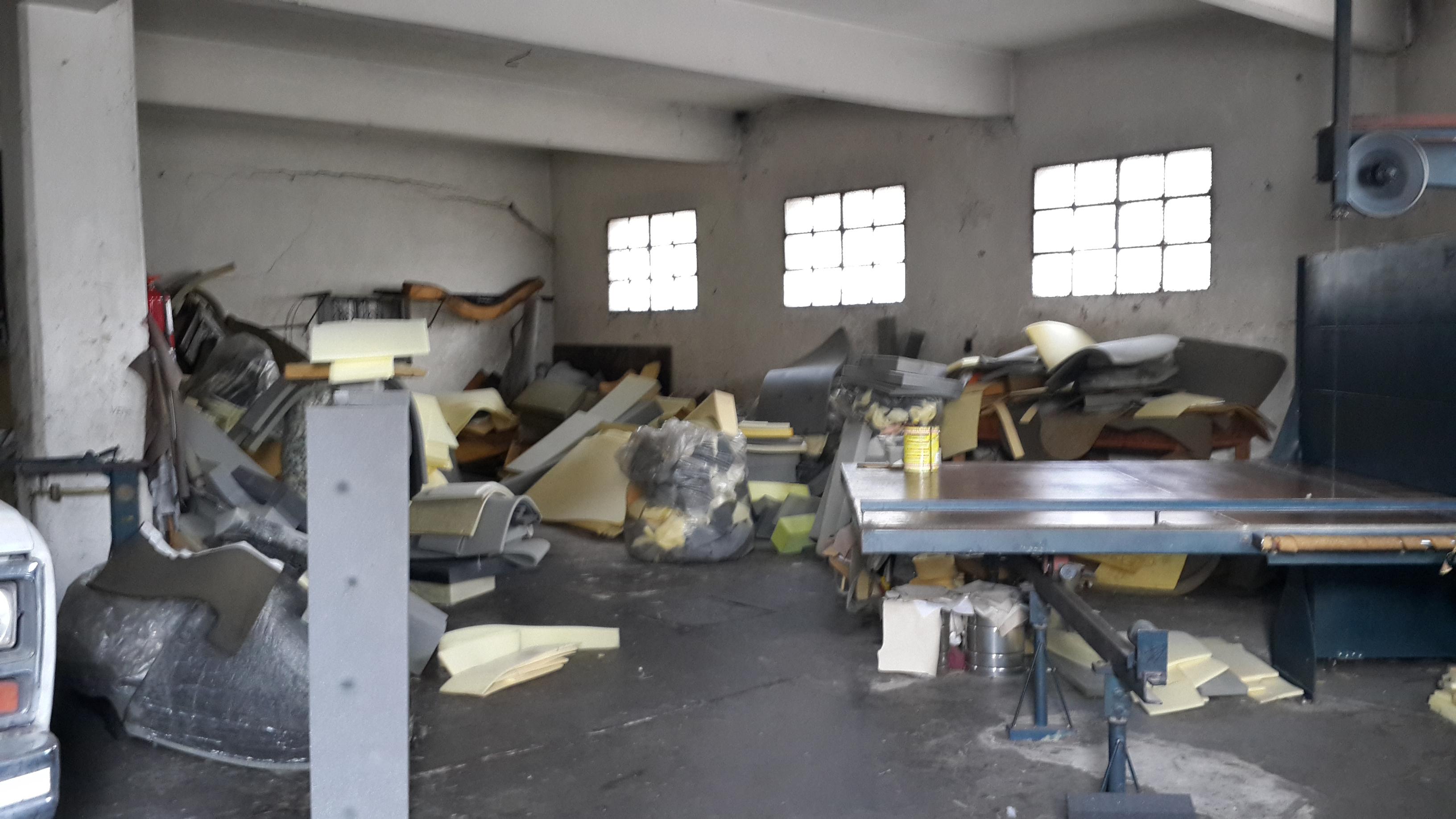VENTA EN BLOCK GALPON + 2 DTOS DE 3 AMBIENTES — foto 2