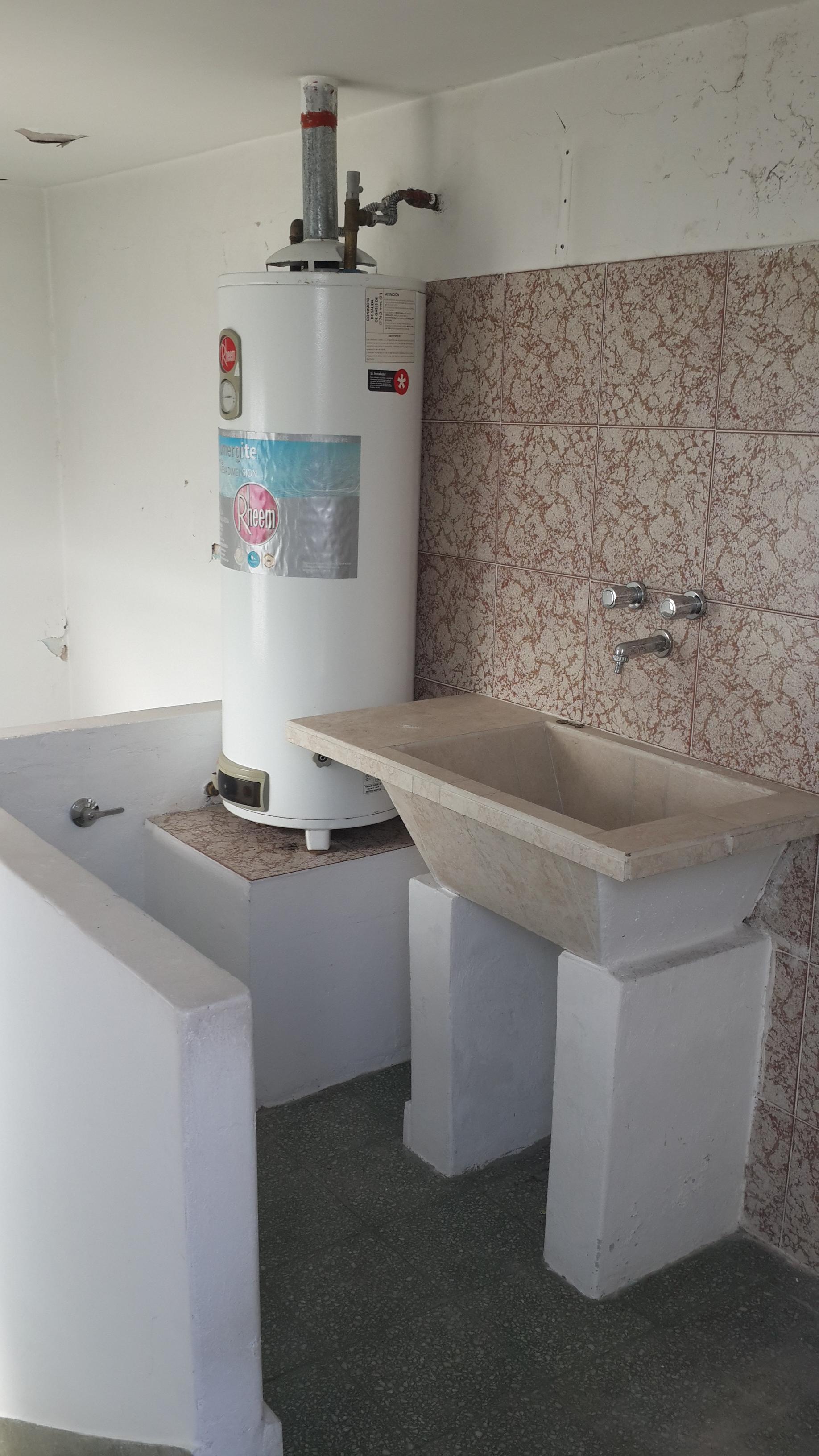 VENTA EN BLOCK GALPON + 2 DTOS DE 3 AMBIENTES — foto 8